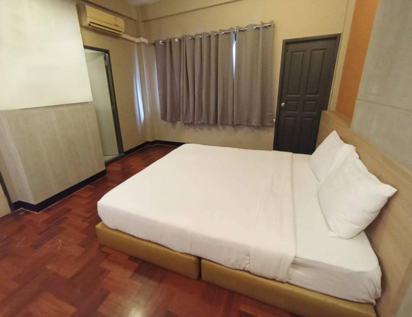 Go Inn Silom Road -Bts Saint Louis Banguecoque Exterior foto